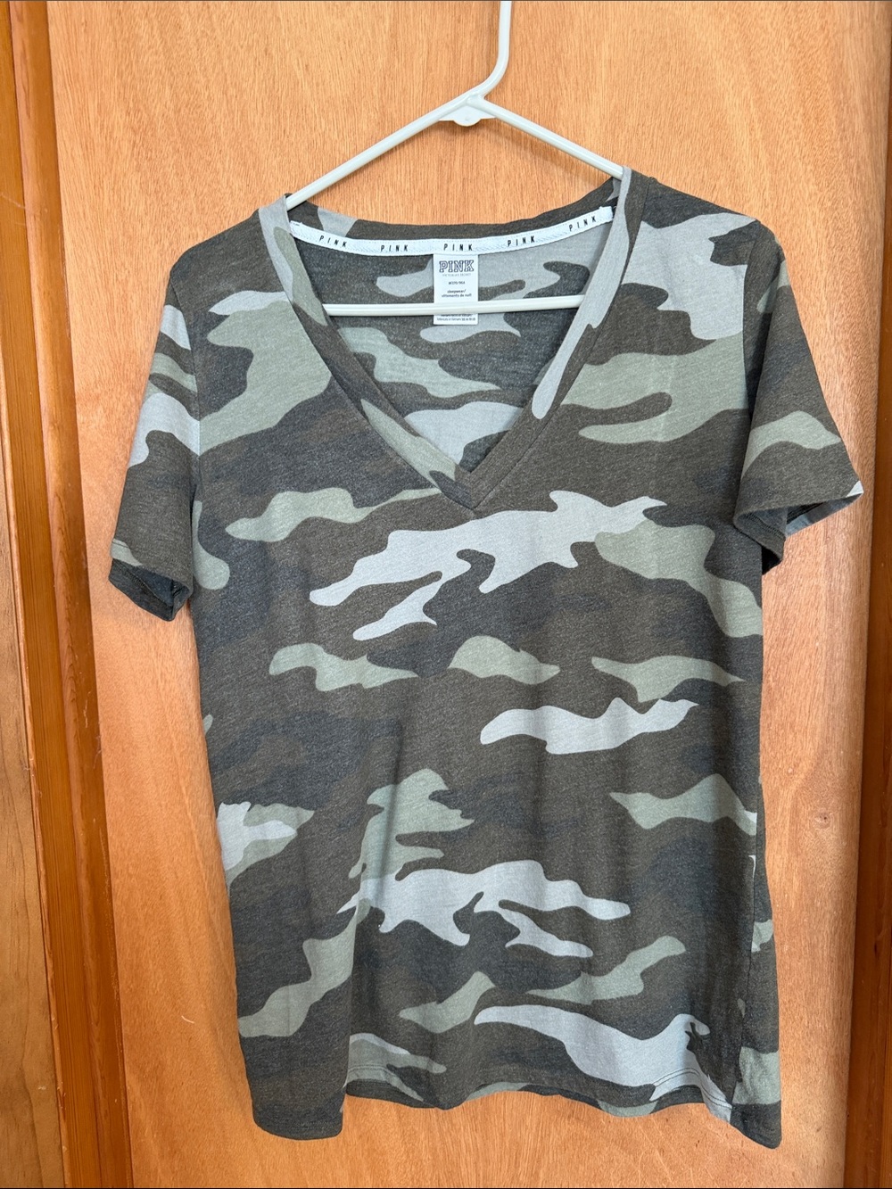 PINK Victoria's Secret Short-Sleeve V-Neck Camo Tee — Green/Olive